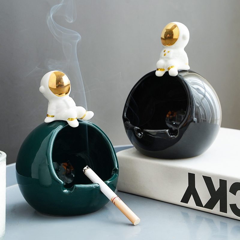 Cartoon Astronaut Cigarette Ash Trays Creativity Personality Genguan Anti Fly Ash Home Living Room Decoration Ceramics Nordic Astronauts
