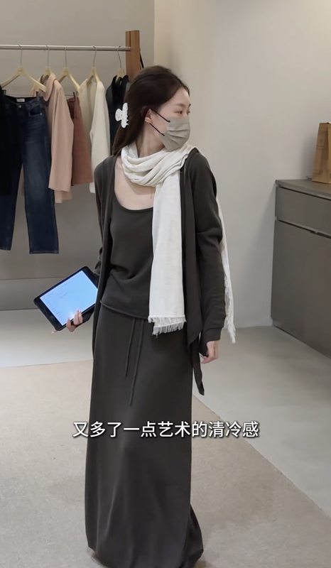Korean Goods 2026 Cardigan Vest Skirt Three-Piece Women's Suit Slimming and Flesh-Covering Autumn New Style A1149