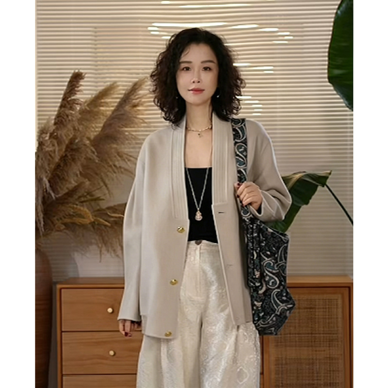 X【Bada Buhuo】Sheep Wool and Cashmere V-Neck Elegant Woolen Coat for Women, Loose and Versatile, Mid-Length Style X【Bada Buhuo】Sheep Wool and Cashmere V-Neck Elegant Woolen Coat for Women, Loose and Versatile, Mid-Length Style