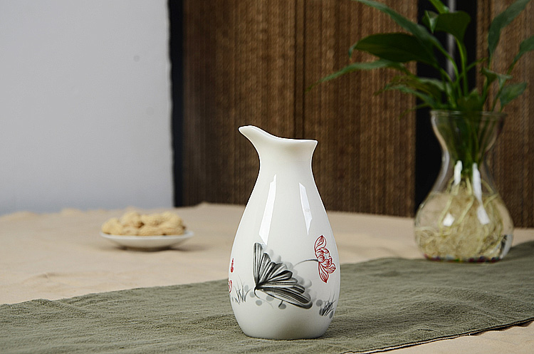 Một nửa số bình gốm, bình tách rượu, ly rượu trắng, ly rượu mạnh, bình sứ trắng, bộ rượu, hầm rượu nhỏ ly rượu vang thuỷ tinh