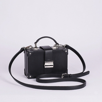2021 bag female new port wind retro small square bag shoulder bag student girl Korean version of the box bag simple womens bag
