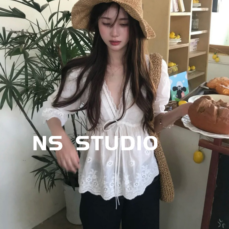 Unique and Beautiful Ramie Top, Eye-Catching and Chic, Stunning Blouse, V-Neck Lace Shirt for Women, Summer Design, Niche Style