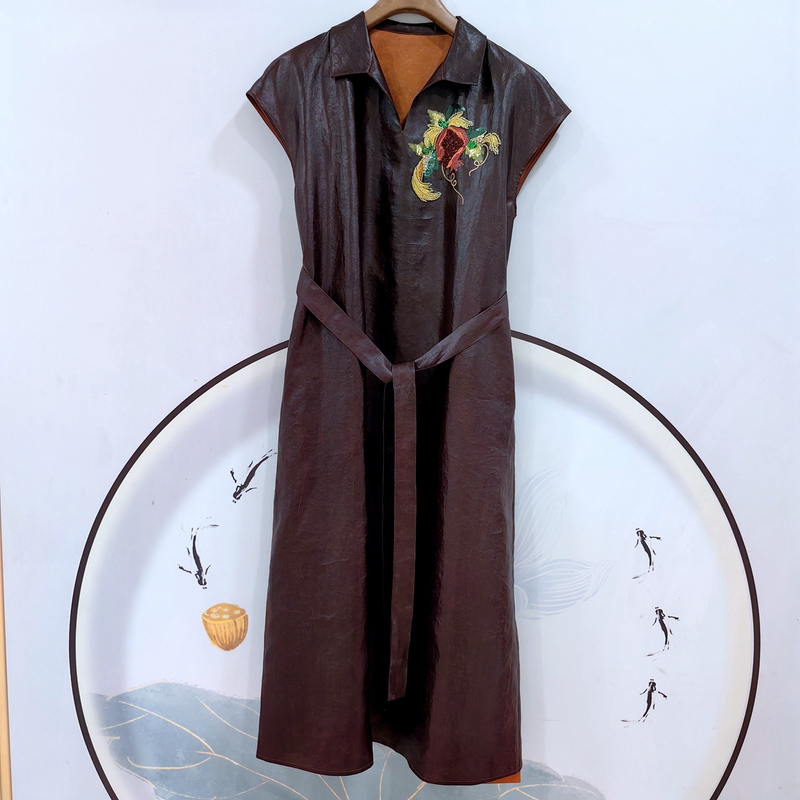 Authentic Red Cloud Silk Dress from the Same Store as the Mall, 2026 Summer New Style, Heavy-Duty Pomegranate Embroidery, Mulberry Silk Dress for Women 2131 Authentic Red Cloud Silk Dress from the Same Store as the Mall, 2026 Summer New Style, Heavy-Duty Pomegranate Embroidery, Mulberry Silk Dress for Women 2131