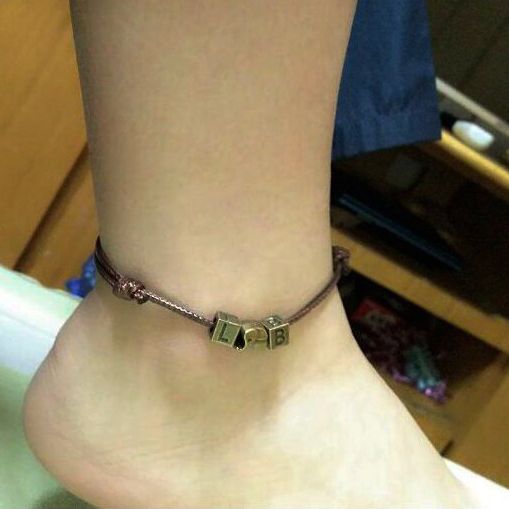Tự làm thủ công Hàn Quốc nam và nữ vòng chân đơn giản học sinh giày đỏ dây giày Nhật Bản và Hàn chân bảng chữ cái dây tùy chọn lắc chân nữ bạc ta