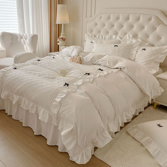 Ensemble de quatre pièces de style jupe de lit en pur coton 100 de style princesse avec housse de couette à bord en coton style crème 1.8 literie de style drap-housse