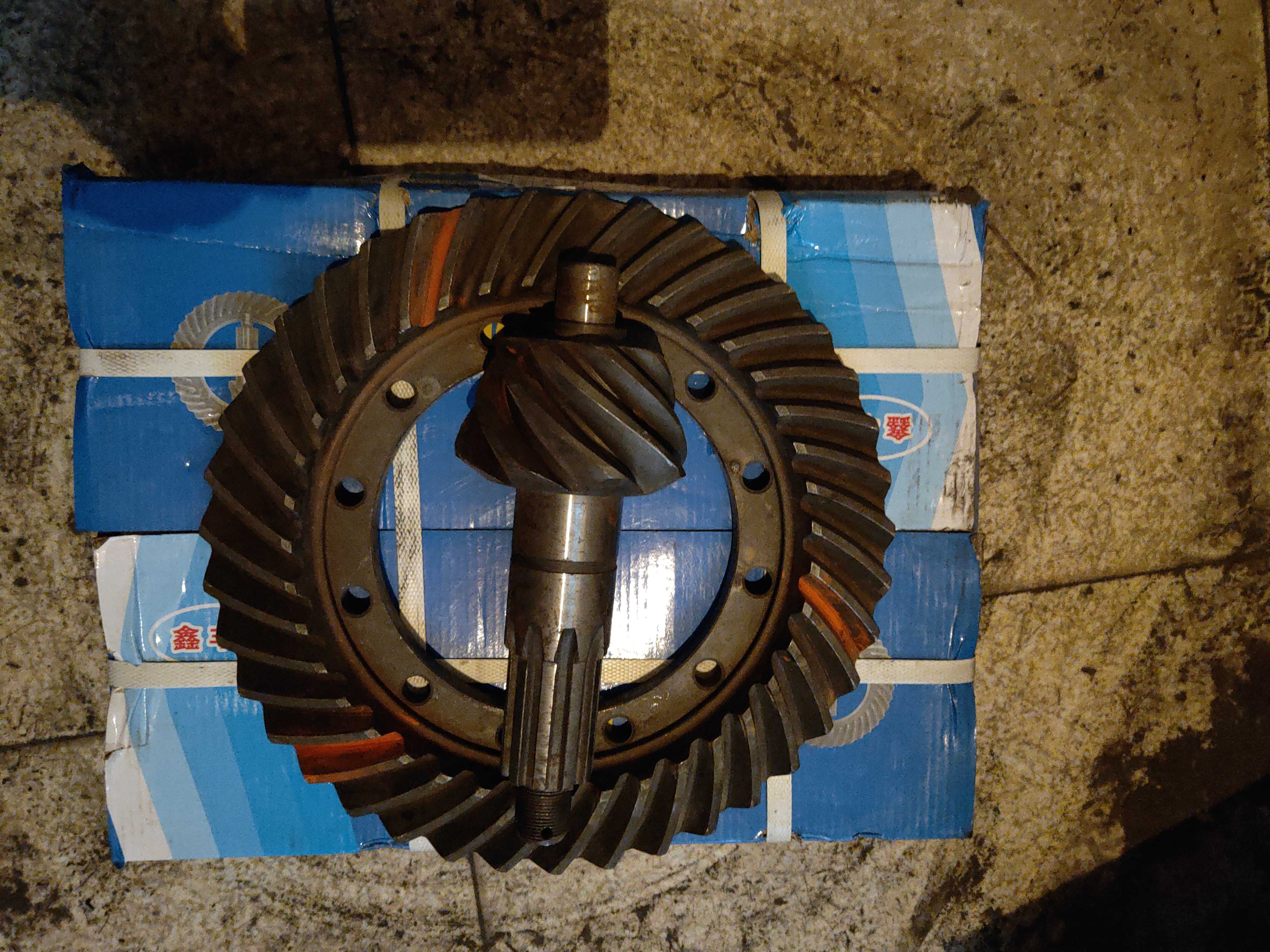 Pointed head Dongfeng 240 differential bevel gear (EQ1061240) Front tractor front and rear axle active and passive gear