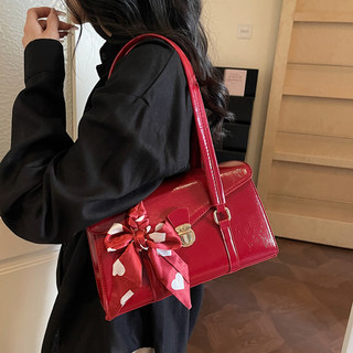 This Year's Popular Red Baguette Wedding Bag for Women, 2026 New Winter Model, High-End Luxury Niche Shoulder Bag for Women