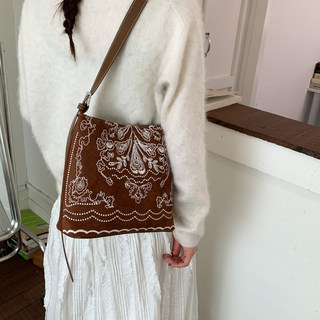 Embroidered Vintage Bag for Women, Autumn and Winter 2026 New Casual Shoulder Crossbody Bag, This Year's Popular Hot-Selling Bucket Bag