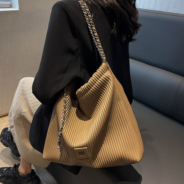 High-end bag women's large capacity 2022 new trendy fashion autumn and winter chain shoulder bag pleated bucket tote bag