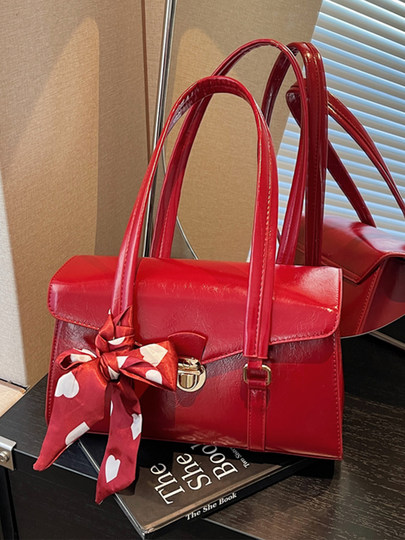 This year's hottest red baguette wedding bag for women 2026 new winter high-end light luxury niche shoulder bag for women