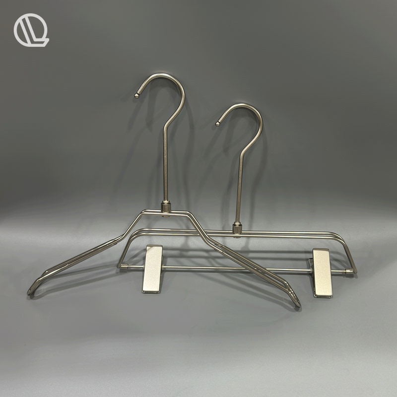 Trendy Children's Photo Props Hangers for Clothing Stores, Ins-Style Iron Metal Clothes Hangers Trendy Children's Photo Props Hangers for Clothing Stores, Ins-Style Iron Metal Clothes Hangers