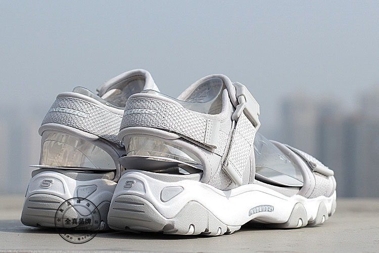 SKECHERS nữ mùa hè giải trí thể thao ngoài trời giày gấu trúc ladies ma thuật dán đáy dày dép bãi biển 88888160 dép bitis nam quai hậu