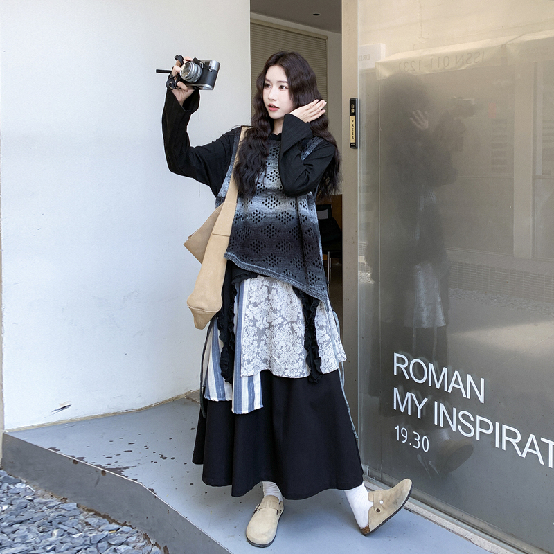Bohemian Ethnic Wasteland Style Vest Set with Irregular Skirt, Beautiful for Summer and Spring, Perfect for Vacations in Western Sichuan and Yunnan