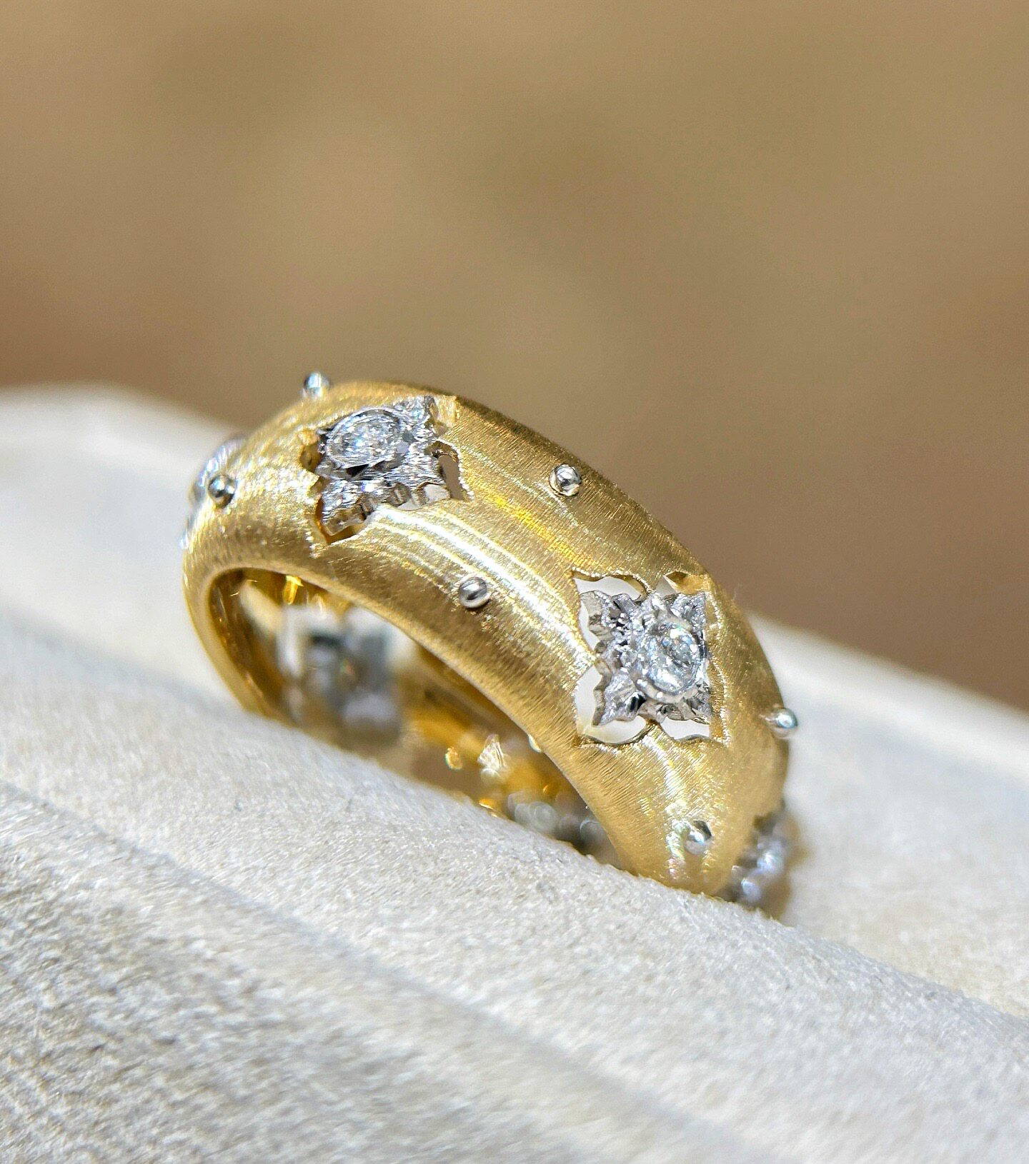 Кольцо Bi Fang Jewelry с четырехлистным клевером и бриллиантами из 18K золота