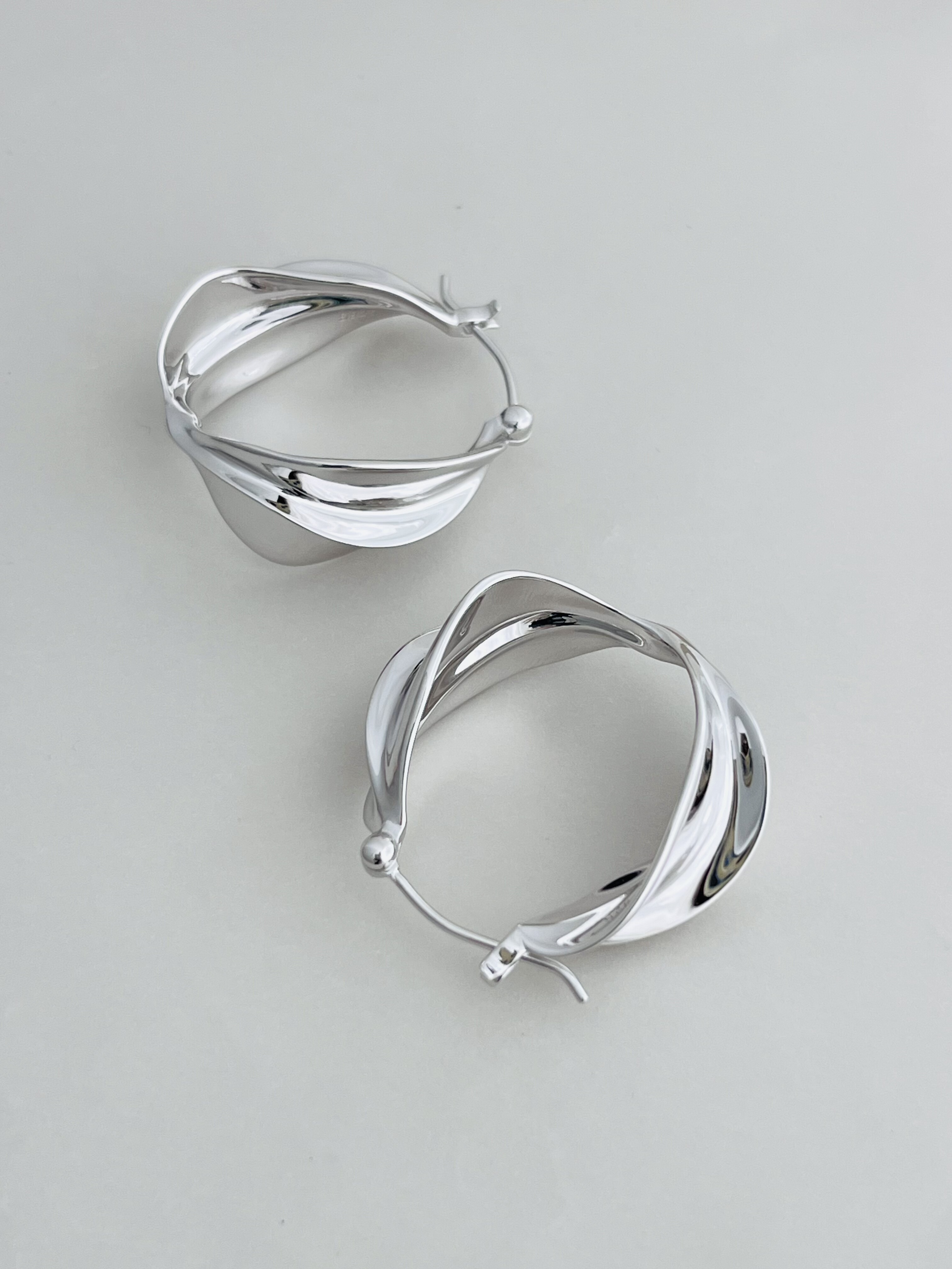 银饰耳饰 设计师高定款通体s925纯银镀铑金扭曲耳圈小众高级时尚耳圈 Other home