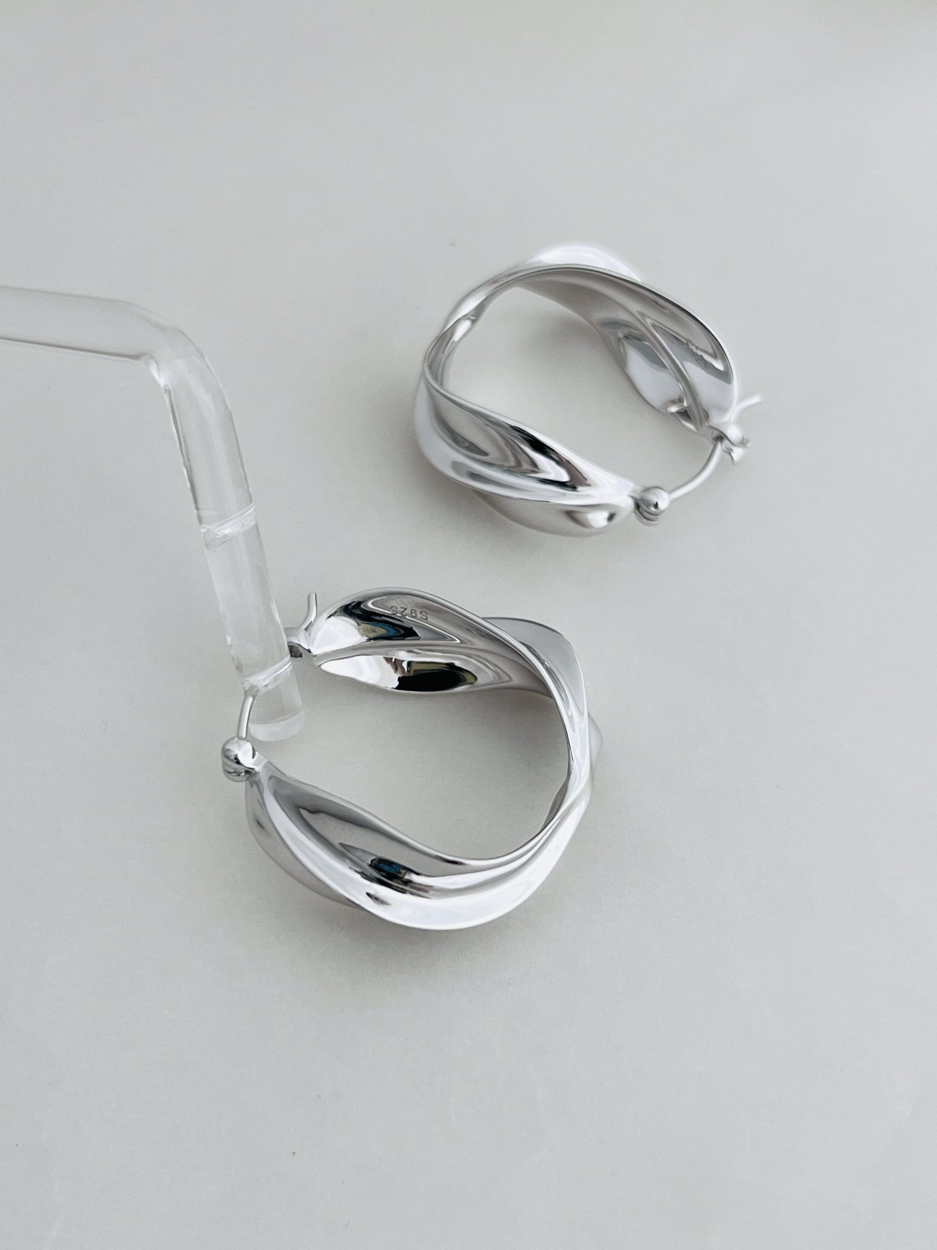 银饰耳饰 设计师高定款通体s925纯银镀铑金扭曲耳圈小众高级时尚耳圈 Other home