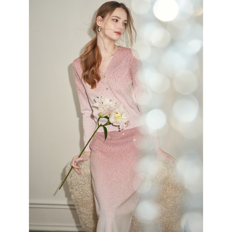 Xianxianjia Manxia 26 Autumn New Pink Knitted Fashion Set Two-Piece Long Skirt Set for Banquets with a High-End Feel Xianxianjia Manxia 26 Autumn New Pink Knitted Fashion Set Two-Piece Long Skirt Set for Banquets with a High-End Feel