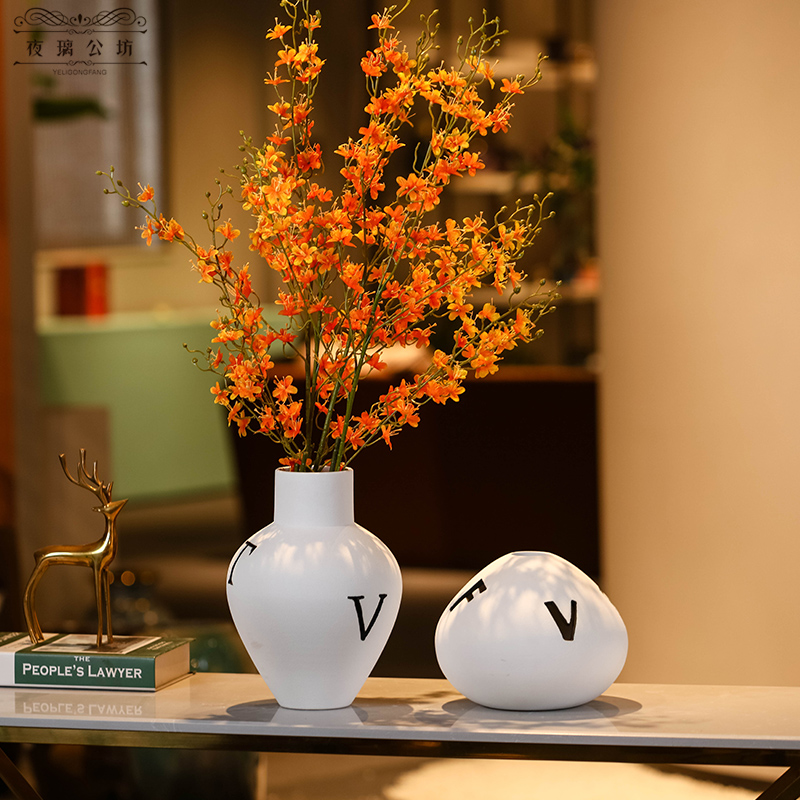 Nordic design is pure white ceramic vase medium contracted wind letter sitting room adornment is placed between example desktop