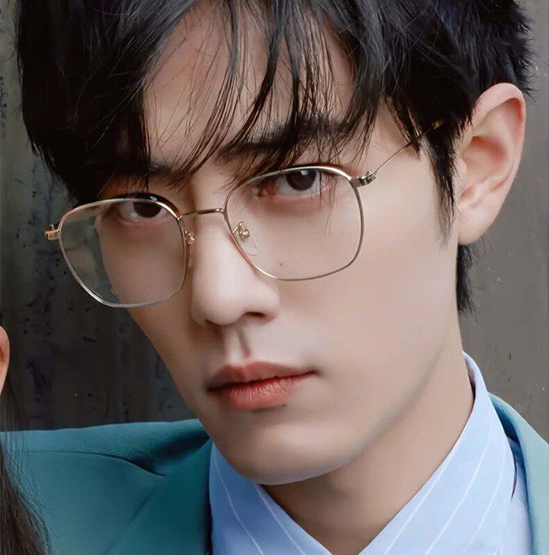 Stars with the same myopia glasses 100 degrees finished product 200 thin face and 300 large frames ultra - light 400