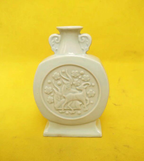Old wine bottle collection of fine ceramic double ear animal relief green porcelain decoration furnishing