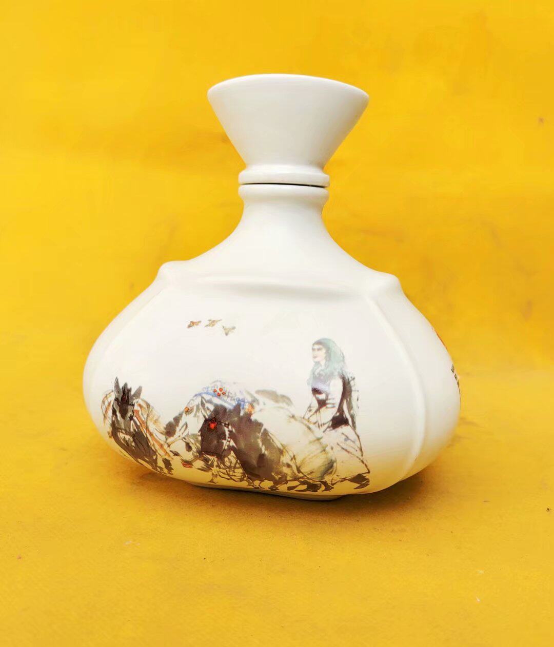 Wine bottle empty bottle collection decoration Jingdezhen ceramic figure figure Heavenly Dynasty 1 kg low waist decorative decoration