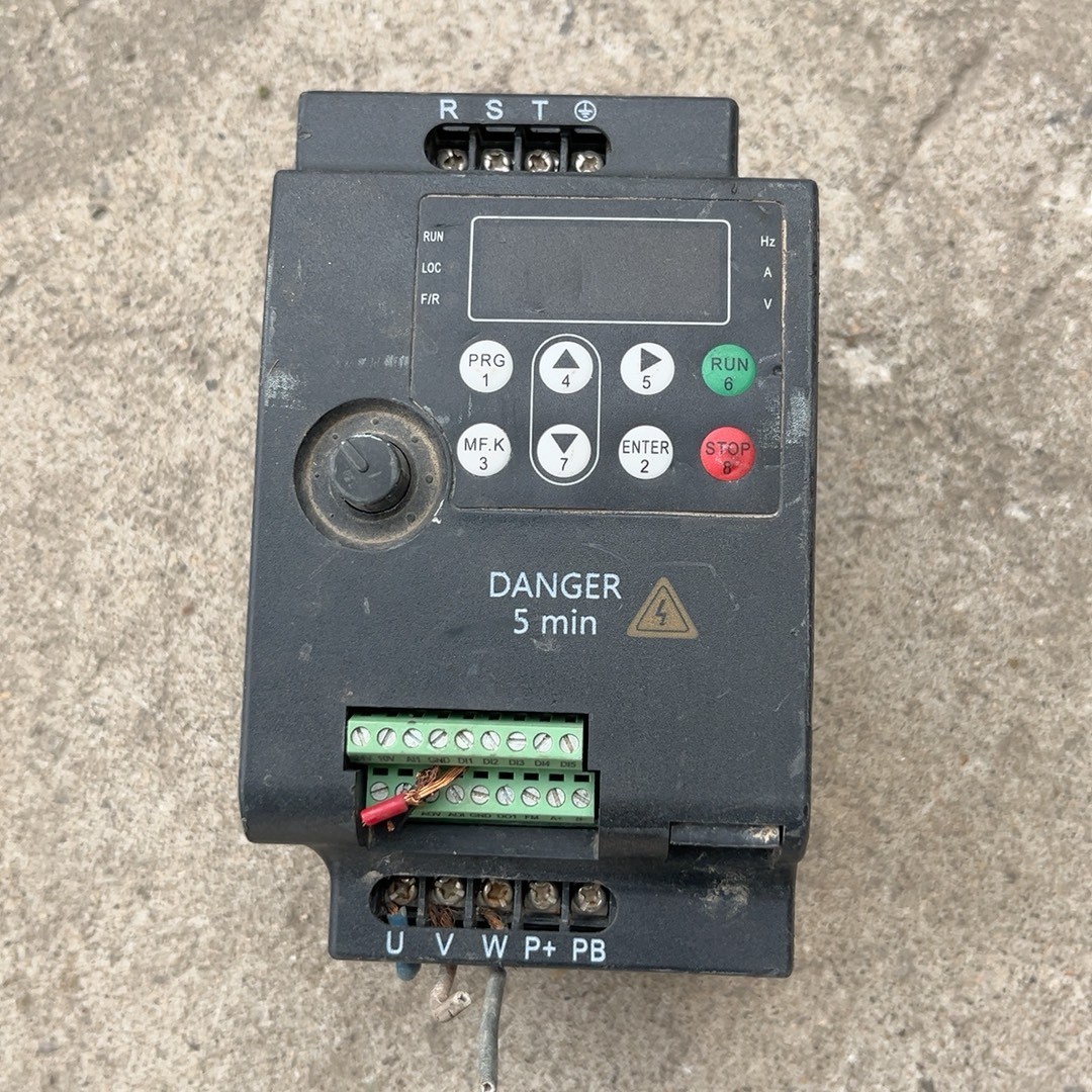 德川变频器DC-380S1R5GB 220V 1.5KW 拆