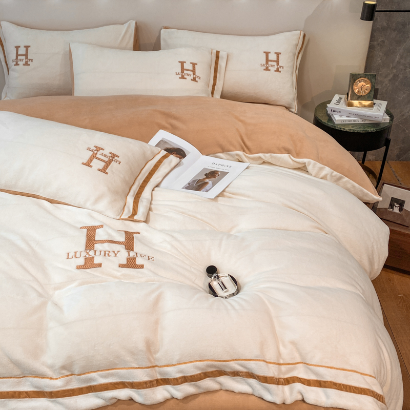 Wide-brimmed milk velvet bed four-piece thickened warm velvet plus velvet embroidered bed sheet quilt cover three-piece set