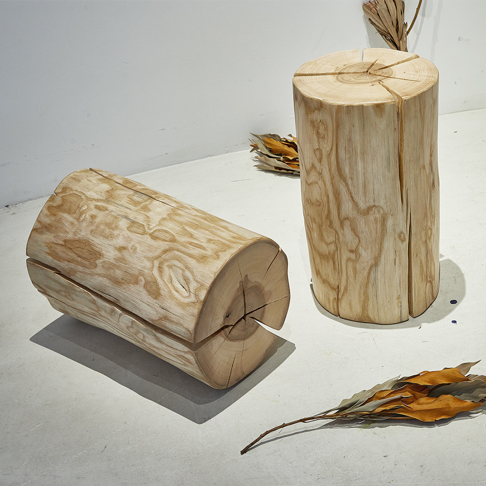 Nordic solid wood pier living room coffee table sofa corner a few log ornaments bedside table B&B hotel round pier wooden stool