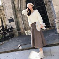  2021 autumn and winter new world-weary style Hong Kong flavor small fresh two-piece goddess fan temperament sweater suit dress