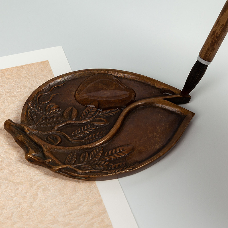 Imitation Bronze Calligraphy Tools from the Imperial Palace: Peach-Shaped Inkstone, Four Treasures of the Study, for Collection, Gift, Antique-Style Copper Ornaments, Vintage Calligraphy and Painting Supplies, Ink Dish, Inkstone