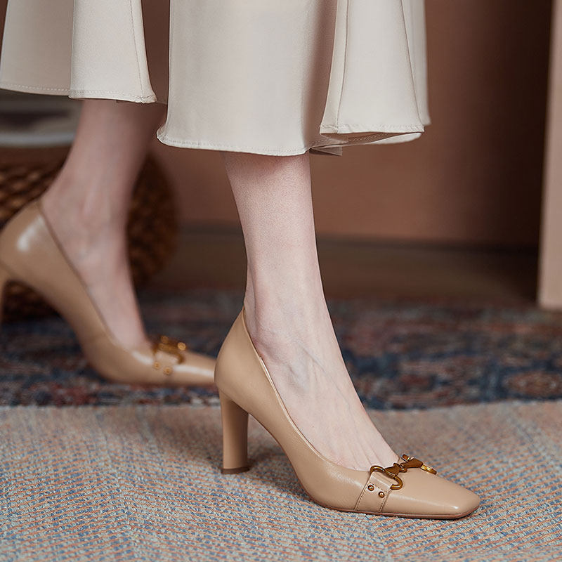 GANAIER The upper foot is super beautiful ~ gentle wind square head leather high heels women's temperament thick heel all-match single shoes