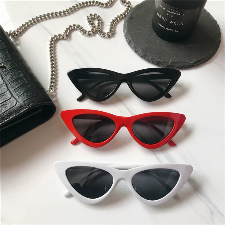 Châu âu và Hoa Kỳ chụp đường phố con dấu buồm retro tam giác cat eyes sunglasses sunglasses ins net màu đỏ với kính kính nam giới và phụ nữ triều