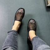 Туфли из старой пекинской ткани нового стиля, мужские сетчатые туфли, с ручной вышивкой, дышащие, поддерживающие ноги, модные туфли для вождения на сухожильной подошве, полые.