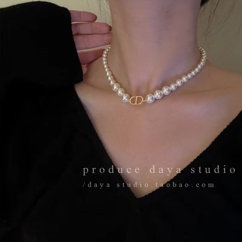Pearl Necklace with High-End Design for Women, Light Luxury Choker, Niche Sweater Accessory, 2026 New Model, Clavicle Decoration, Minimalist Style