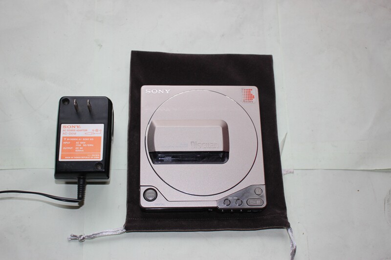 CD with body listening to original 2nd hand SONY Sony D-250 (Day version champagne)