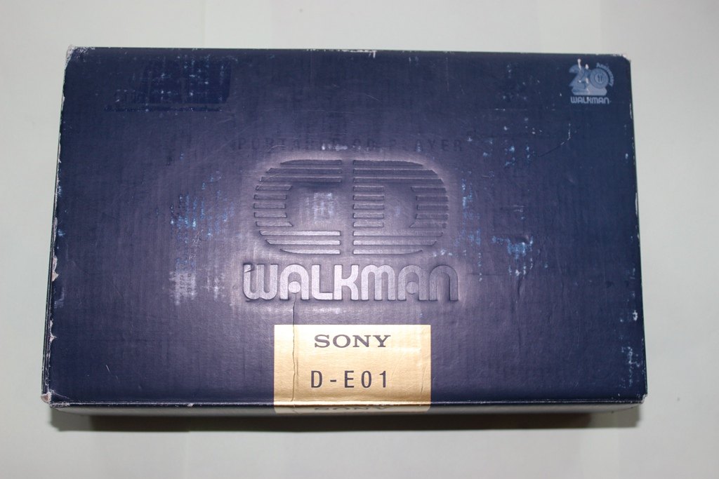 CD Walkman Original 2nd Hand Sony D-E01 (Japanese Edition) Collector's Grade
