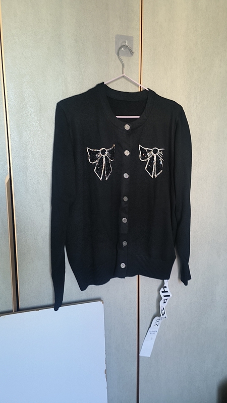 001 Black Sweater Cardigan with a Slimming Effect, 2025 New Early Autumn Rhinestone Wool Knit Jacket Top