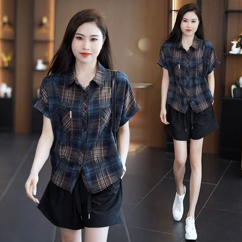 2025 New Summer Polo Collar High-End Light Luxury Age-Reducing Stylish Shirt Plaid Top Women's Plaid Shirt