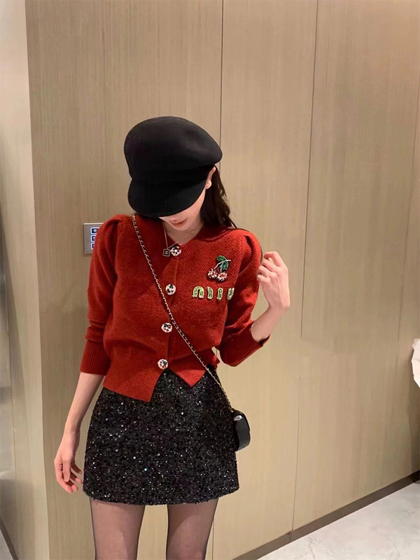 Niche High-End Style Cherry Letter Embroidery Cardigan Sweater for Women, 2023 Autumn and Winter New Slim-Fit Sweater for Petite Figures
