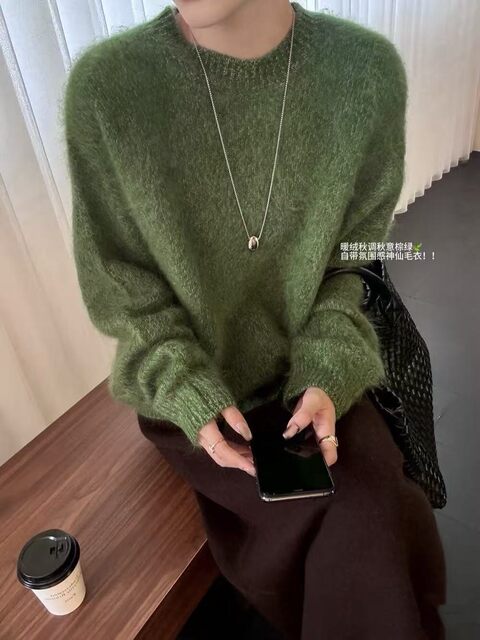 Super Love the Blue Floral Yarn~ Women's Cashmere Sweater with Round Neck, Pullover Style, Fleece-Lined, Loose Fit, Long Sleeves, Relaxed and Slimming Wool Sweater