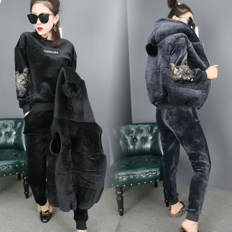 Pregnant women autumn and winter suit fashion 2021 winter new velvet thickened large size casual thick cotton tide mother three-piece set