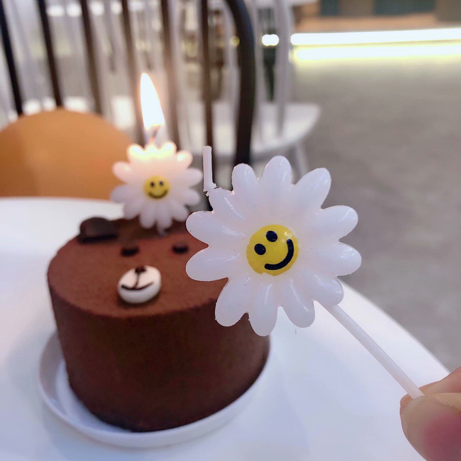 New Pint Little Daisy Laughs Face Birthday Candle Ins Little Red Book Birthday Cake Baking Sunflower Party Decorations