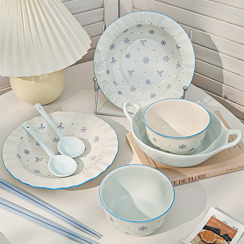 Ins-Style Snowflake Ceramic Bowl and Plate Set for Home Use, Including Rice Bowls and Plates, with Storage for Tableware, in Early Snow Blue and White Underglaze Color