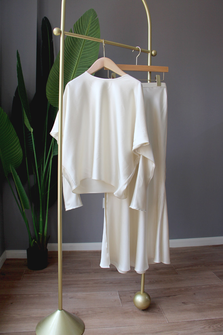 Creamy Off-White 30 Momme Heavy Silk Batman Sleeves High Waist Side Slit Hips Mermaid Skirt Women's Suit