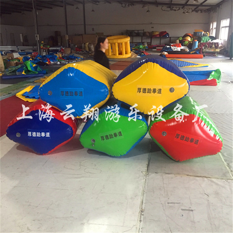 Taekwondo bơm hơi phía sau trên đạo cụ Thiết bị kim cương hình trụ Backflip Thiết bị đệm khí - Taekwondo / Võ thuật / Chiến đấu dụng cụ tập boxing tại nhà