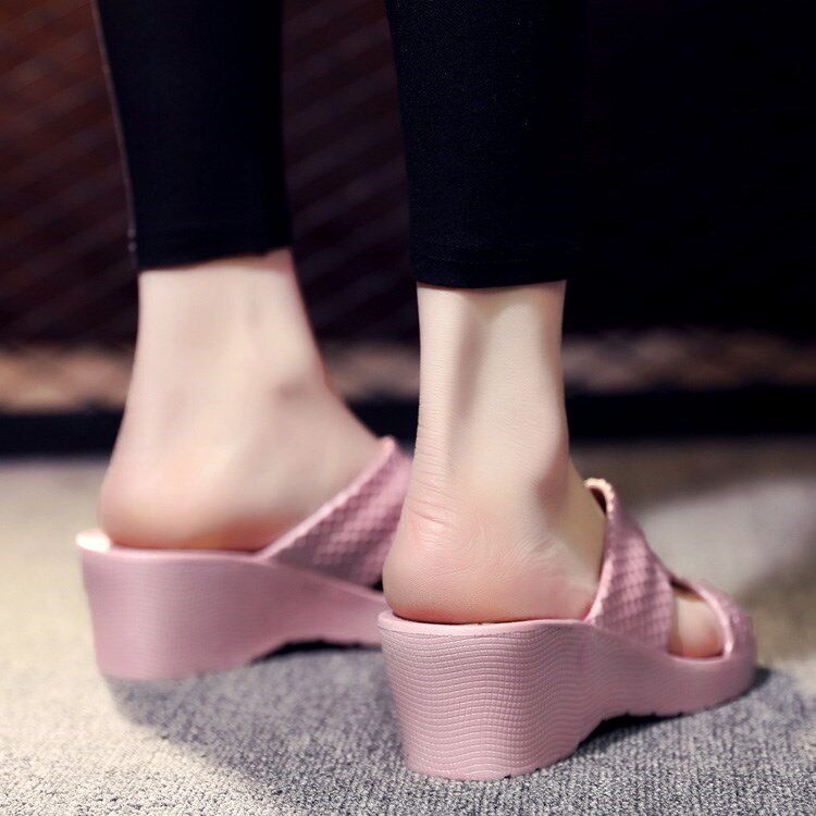 Women's slippers summer plastic outdoor slope with thick bottom high heel breathable work non-slip mother middle-aged sandals and slippers for outer wear