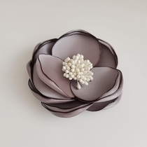 Strong magnetic force buckle brooch fashion versatile elegant big flower corsage womens sweater cardigan accessories free pin