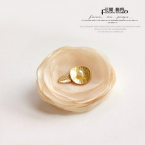 Simple and elegant Korean fabric flower brooch womens skirt sweater cardigan accessories magnet without trace corsage