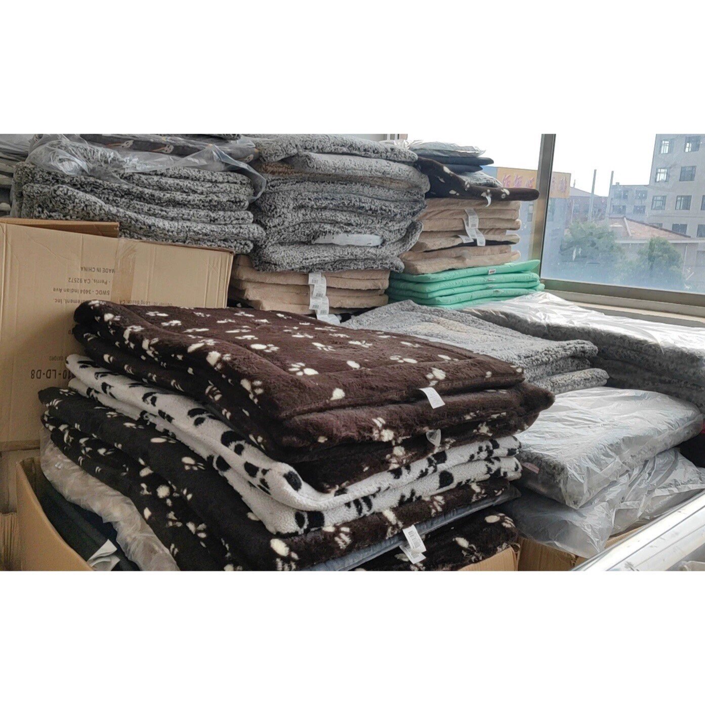 Foreign trade multi-material pet thin section large mat lamb velvet short velvet cat and dog autumn and winter warm moisture-proof sleeping bed mattress