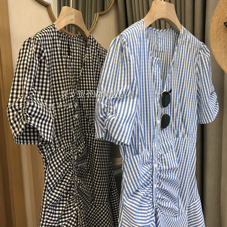 Brand Discount Mall Special Cabinet Withdrawal Cabinet Women's Foreign Trade Clear Barn Method Temperament Fold Splicing V Collar Foreign Dress Women